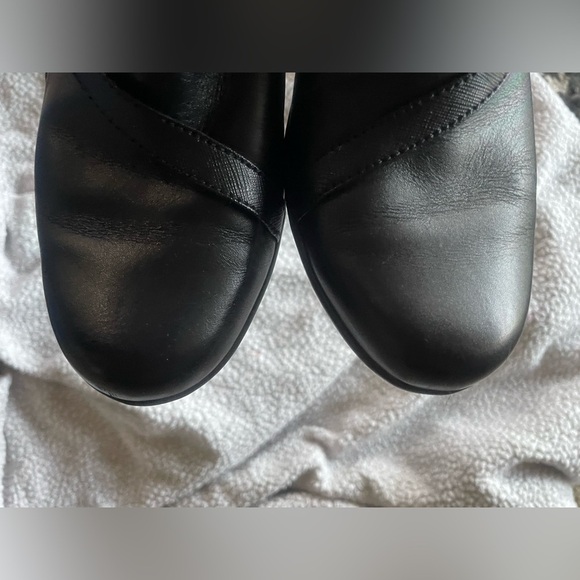 Clarks women’s  Black Leather Loafers size 7 - Picture 5 of 7